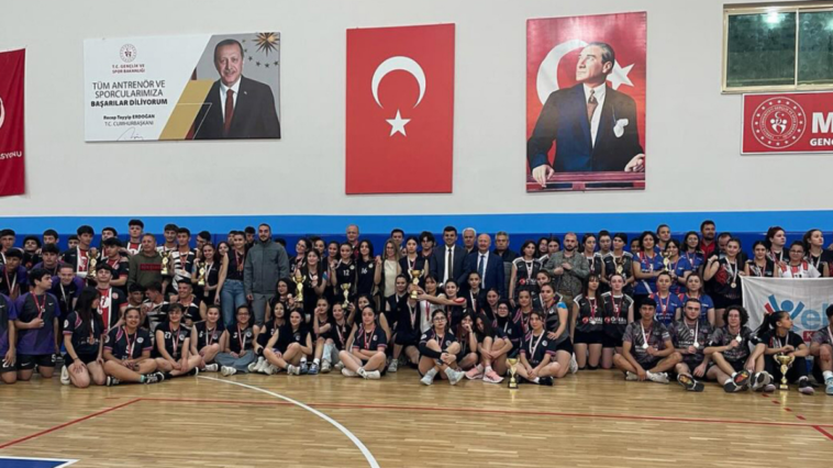 Okullararası voleybol turnuvası tamamlandı