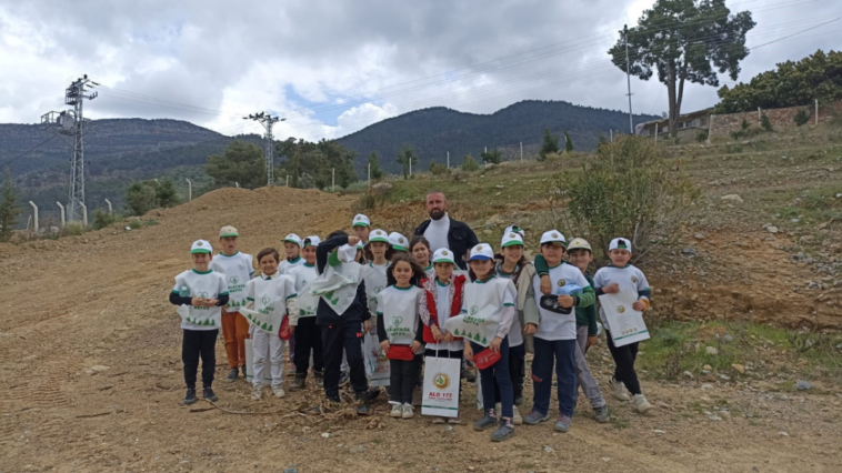 Ormancılık Haftası'nı fidan dikerek kutladılar
