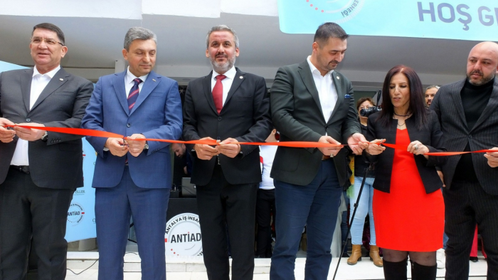 Oyalı Eller Tekstil ve El Sanatları Atölyesi açıldı