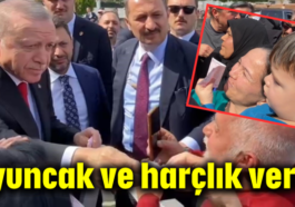 Oyuncak ve harçlık verdi