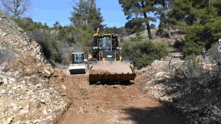 Saklıkent yolu onarılıyor