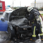 Serik'te seyir halindeki otomobil yandı