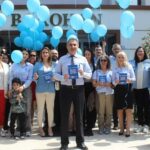 Otizm için mavi balonlar gökyüzüyle buluştu