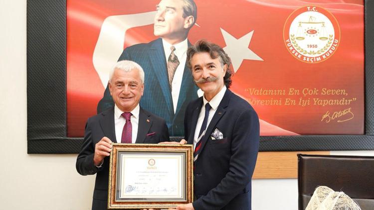 Geyikçi mazbatasını aldı