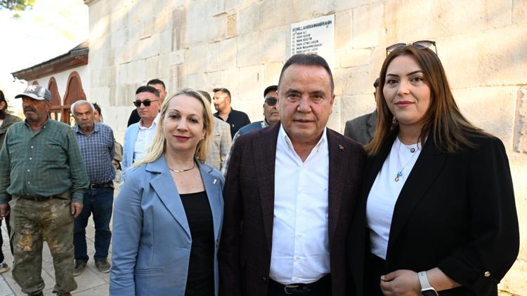 Başkan Böcek Kadir Gecesini Elmalıda geçirdi