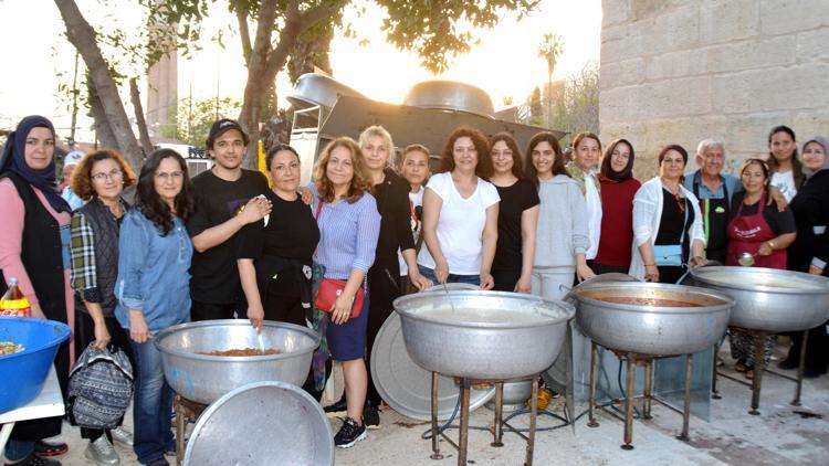 Gönül dostlarından iftar sofrası