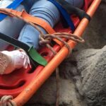 Ayağı sıkışan turisti itfaiye kurtardı