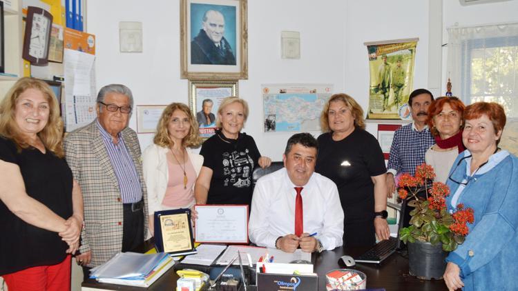 Muhtarlık görevini babasından devraldı