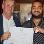 Genç muhtar görevi amcasından devraldı