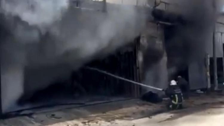 Döşeme atölyesi yangında kullanılamaz hale geldi