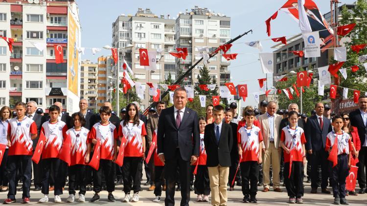 Başkan Böcek koltuğunu çocuk başkana devretti