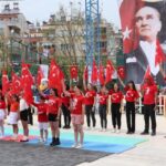 23 Nisanda çocuklardan dans gösterileri