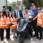Öğrencilerden sürücülere kask