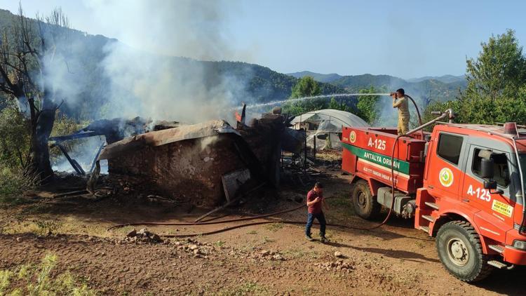 Kumlucada ev yangını