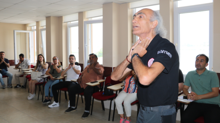 Alanyalı öğretmenlere ilk yardım eğitimi