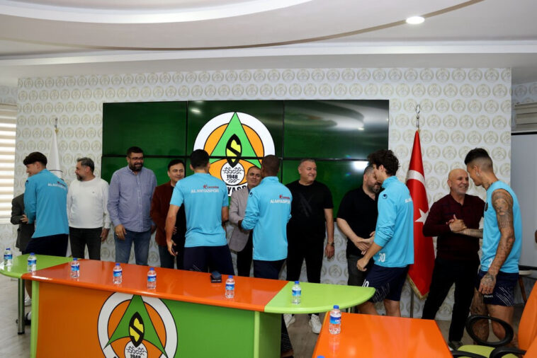 Alanyaspor'da bayramlaşma töreni düzenlendi