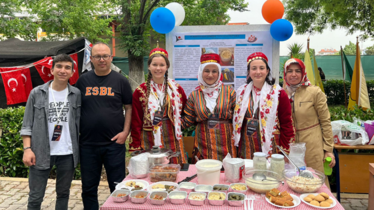 Antalya'da 'TÜBİTAK 4006-B Bilim Fuarı'