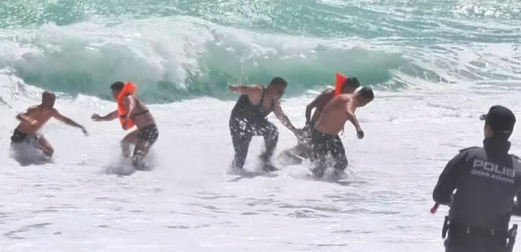 Boğulma tehlikesi geçiren genci robot kurtardı