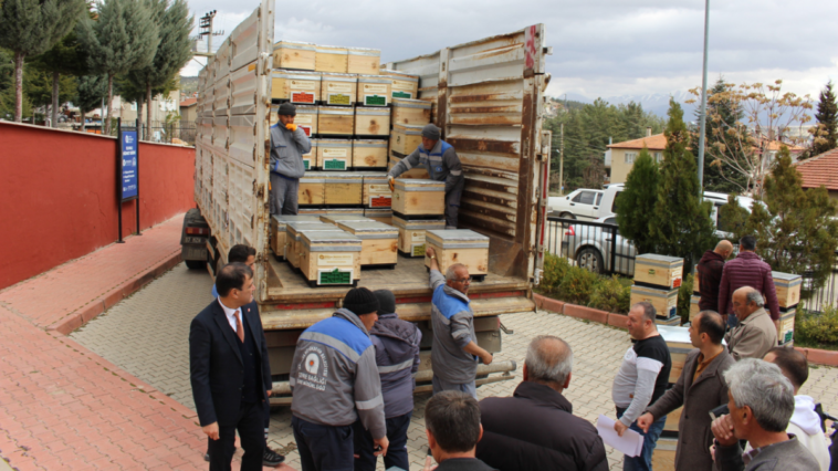 Büyükşehir'den arıcılara destek