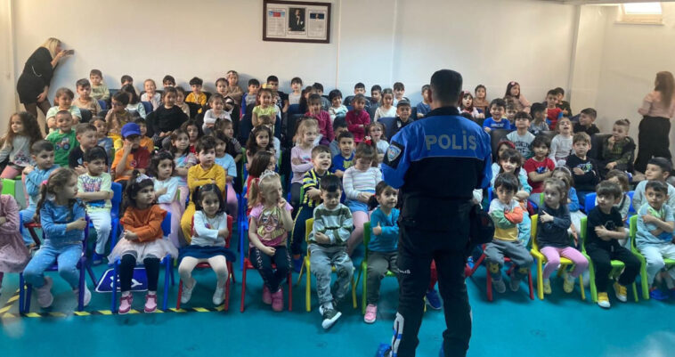 Çocuklara polislik mesleği anlatıldı