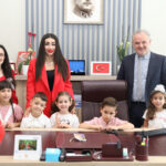 Hekimler de koltuklarını çocuklara devrettiler