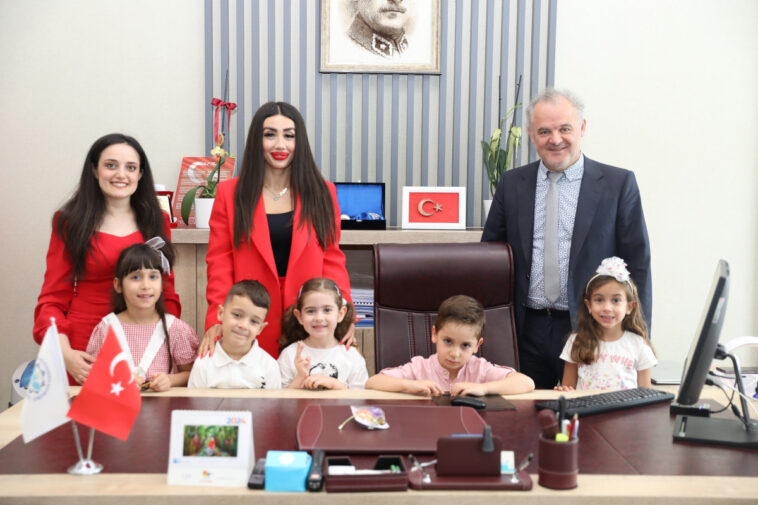 Hekimler de koltuklarını çocuklara devrettiler