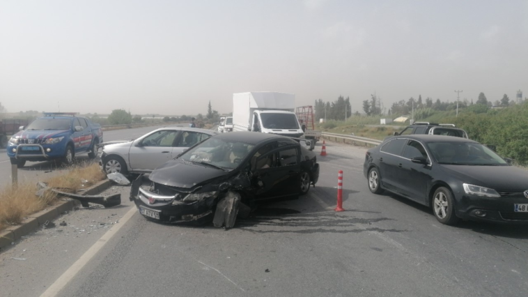 Karayollarının tek şeride indirdiği yolda 5 trafik kazası yaşandı