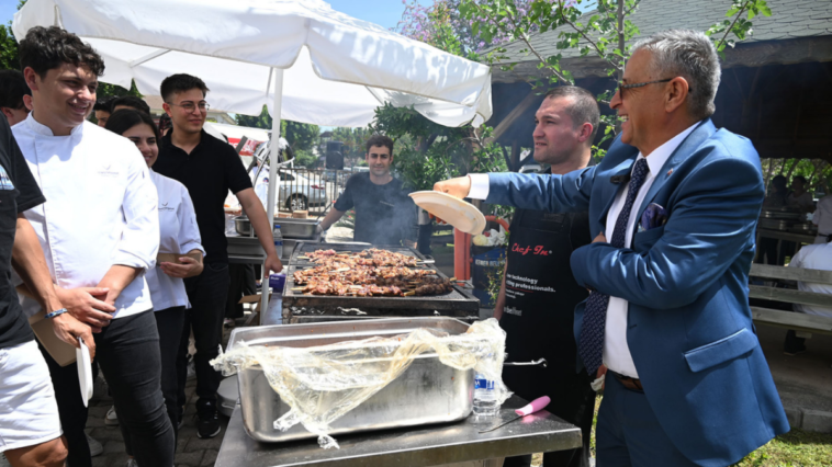 Kemer'de 'Kariyer Günleri ve Tadım Şenliği' düzenlendi