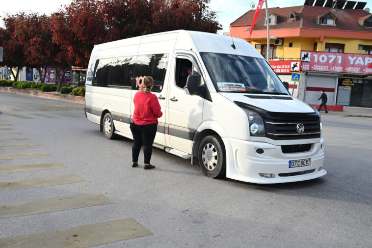 Kemer'de okul servislerine denetim