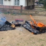 Kepez'de parktaki koltukları yaktılar