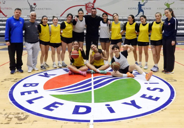 Kepez'in şampiyon kızları rakip tanımıyor