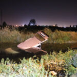 Kontrolden çıkan otomobil kanala düştü