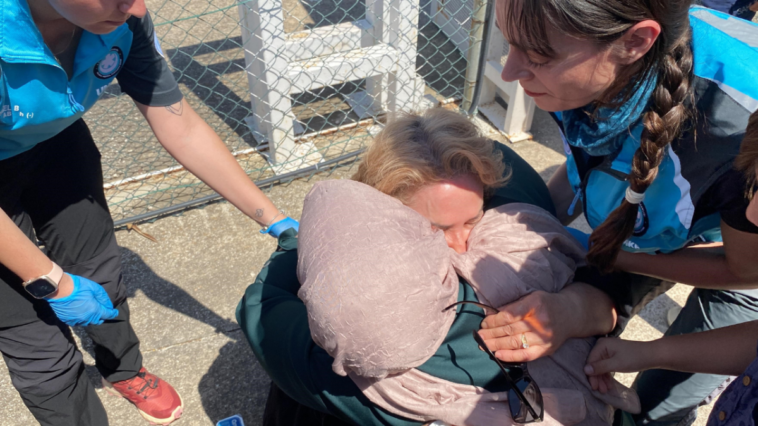 Kurtarılınca yeri öptü