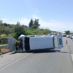 Manavgat'ta otomobil bariyerlere çarptı, sürücüsü yaralandı