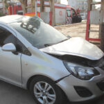 Otomobil yük taşıyıcıya çarptı sürücüsü ağır yaralandı