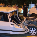 Park halindeki servis aracına çarptı