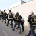 Sahte savcı ve polisler yakalandı