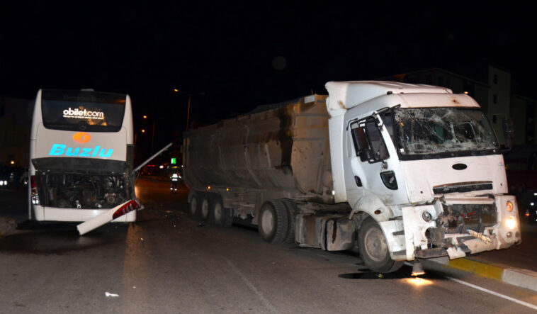 Serik'teki kazada 4 kişi yaralandı