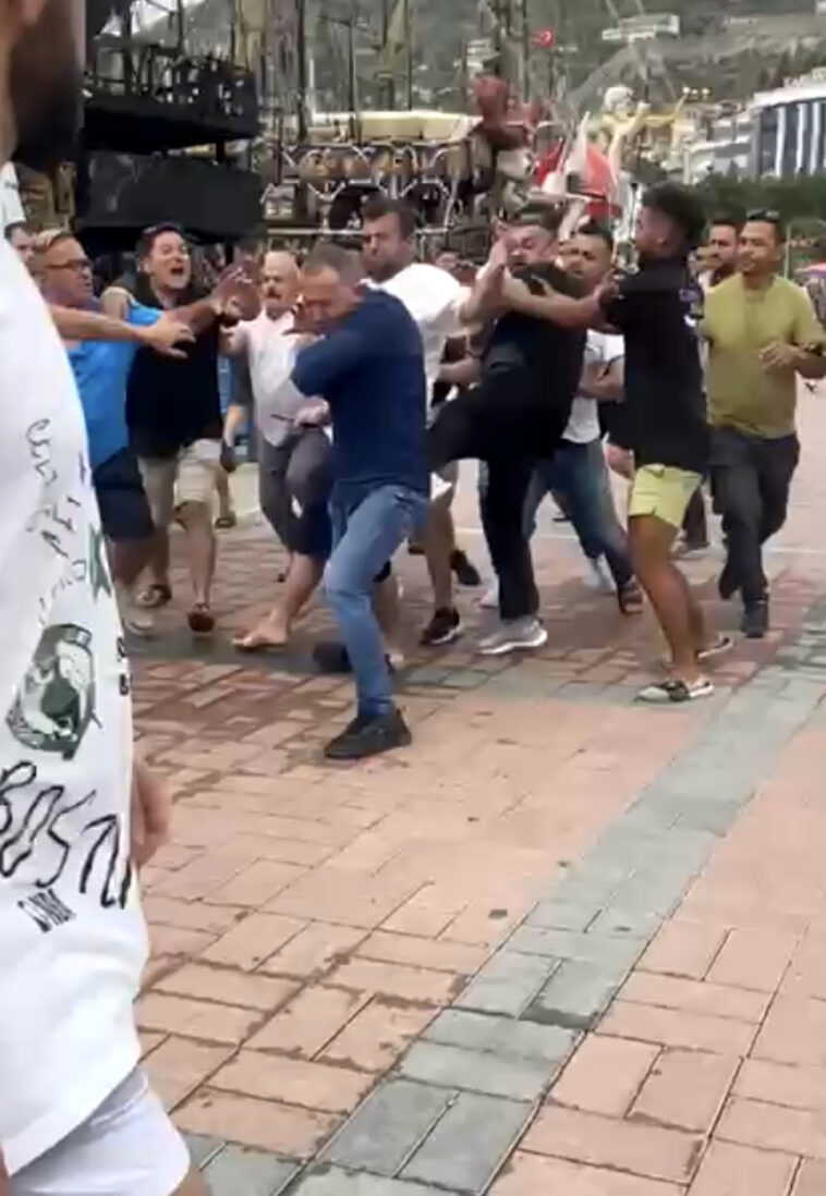 Tur teknecilerinin kavgasında 6 yaralı var