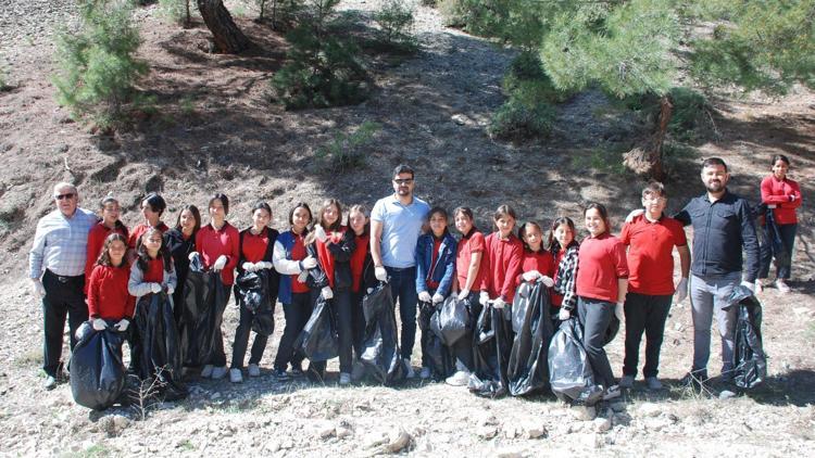 Korkutelinde ormandaki atıklar toplandı