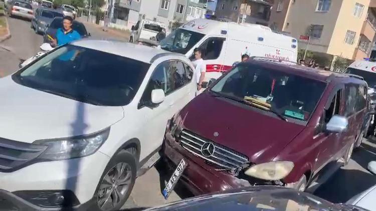 11 araçlık zincirleme kaza; 3 yaralı