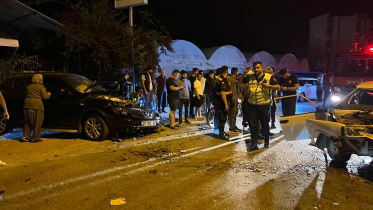 Otomobiller çarpıştı: 1 ölü
