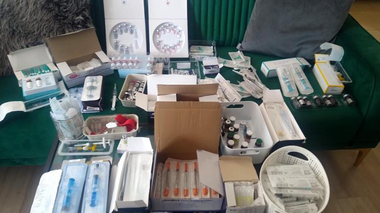 Ruhsatsız muayenehaneye baskın