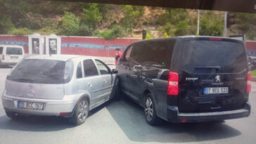 Manavgat'ta kırmızı ışık ihlali kazası bir sürücü yaralandı