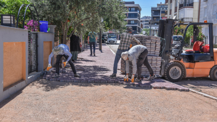 Ayanoğlu ve Demirel’e hizmet