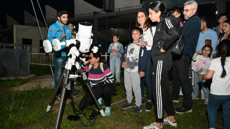 Bilim Merkezi’nden dünyanın uydusunu gözlemledi