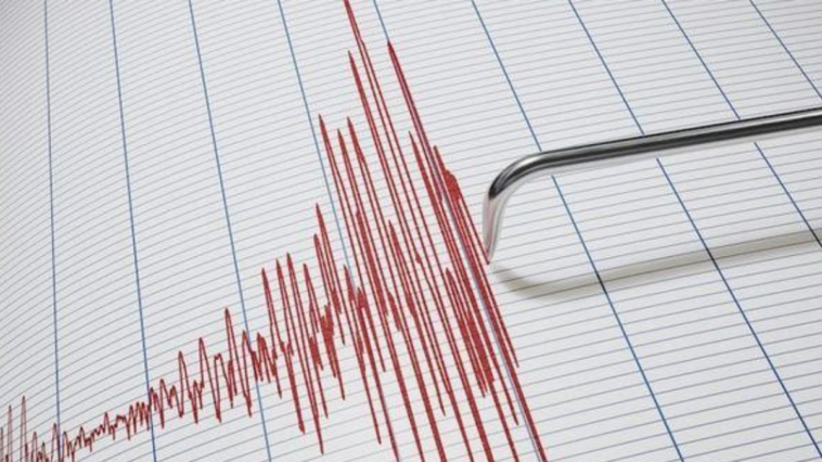 İzmir açıklarında art arda iki deprem