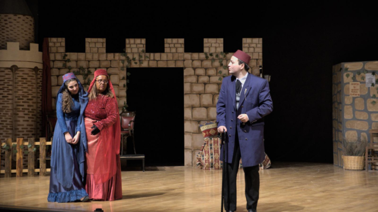 Kepez'de tiyatro sezonu iki oyunla kapanıyor