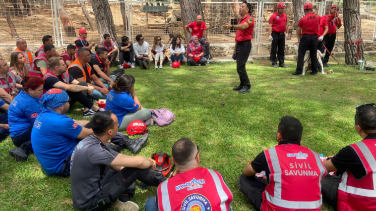 Konyaaltı'nda afetlerde hayvanları kurtarma eğitimi
