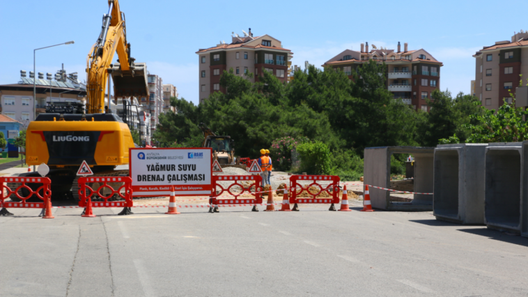 Konyaaltı'nda yeni yağmur suyu drenaj hattı